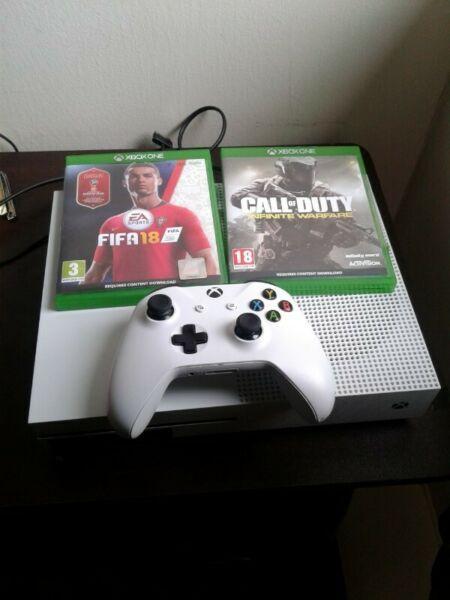 Xbox 1 with controller and Fifa 18