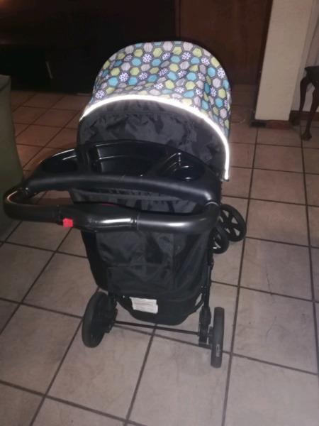 Pram+carseat+changing table