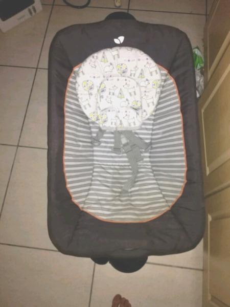 R 450 - Joie baby bouncer