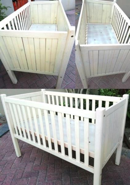 White wash wooden cot - needs bolts