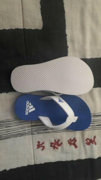 Adidas boys flip flops New