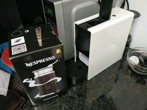 Nespresso Essenza Mini C30 w Aeroccino