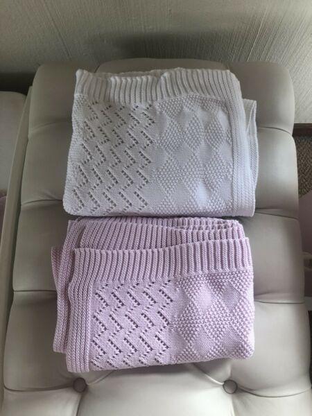 Set of 2 baby knitted blankets
