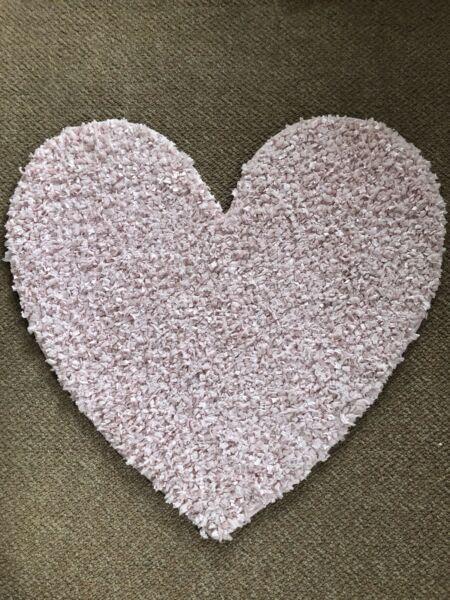 Heart rug for girls room