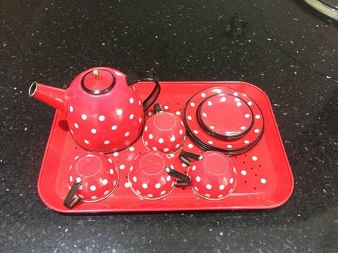 Red polka dot kiddies tea set