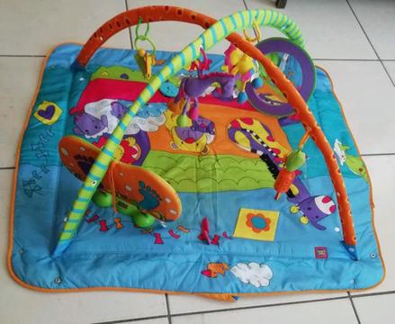 Playmat with musical kick n play