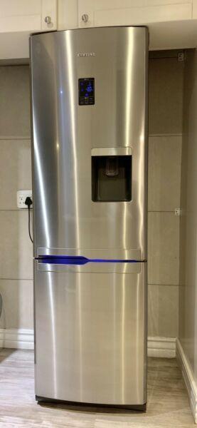 Samsung 331L Fridge Freezer with water Dispenser