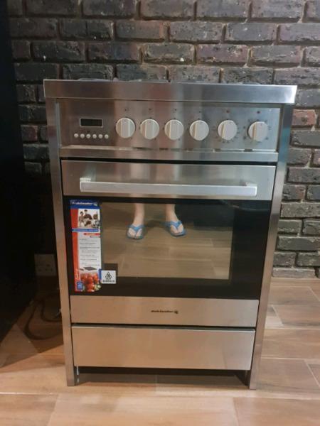 Kelvinator Gas hob/stove and electric Oven