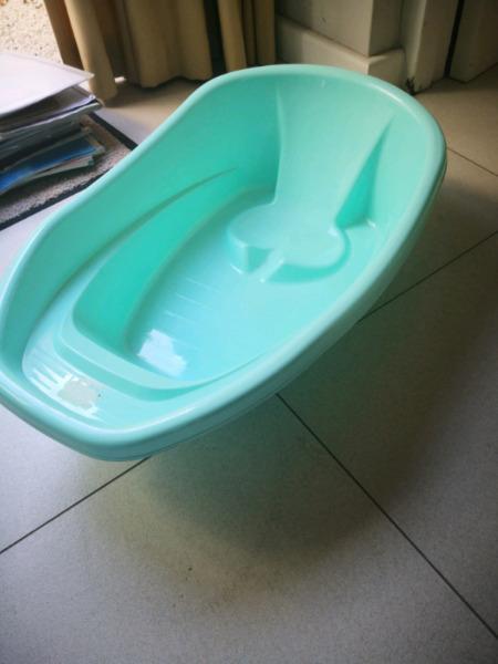 plastic baby bath 