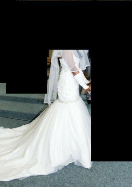 Stunning designer wedding dress for sale R1500 shcrawatski crystal detail 