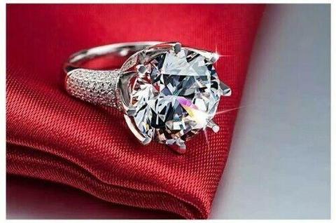 Extraordinary 8ct SIMULATED Diamond Designer Solitaire Ring - Size 7 / N / 17.3mm 