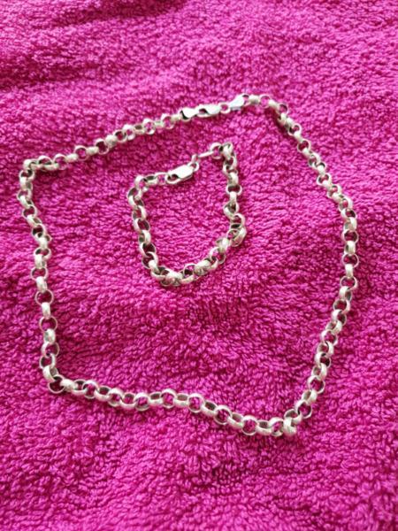 Silver necklace and bracelet 