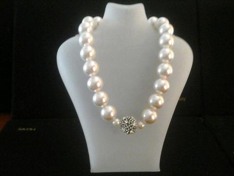 Pearl necklace 