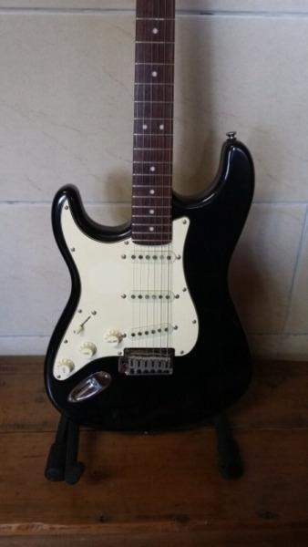Left HANDED Fender Squier STANDARD SERIES Stratocaster (StratSSLBKM) BLACK Metallic SeePics!  