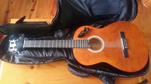 GUITAR IMMACULATE CONDITION WITH BAG AND GUITAR TUNER 