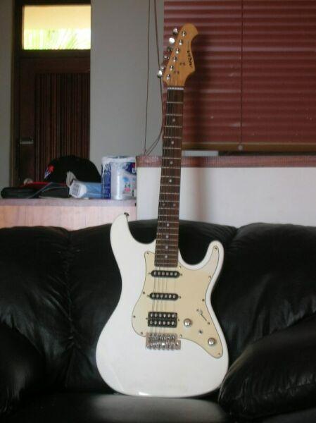 Aria STG series Stratocaster +gig bag & strings R2,000 