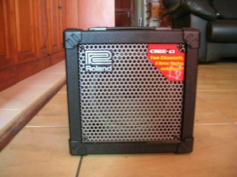 Roland Cube 15 guitar amplifier R2,000 
