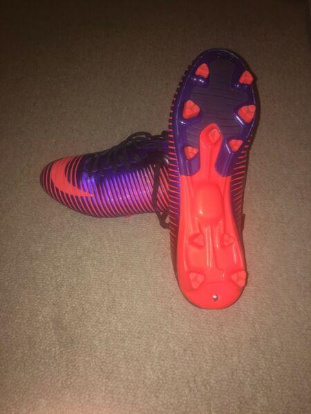 Brand New Nike Pulse(Size 9) 