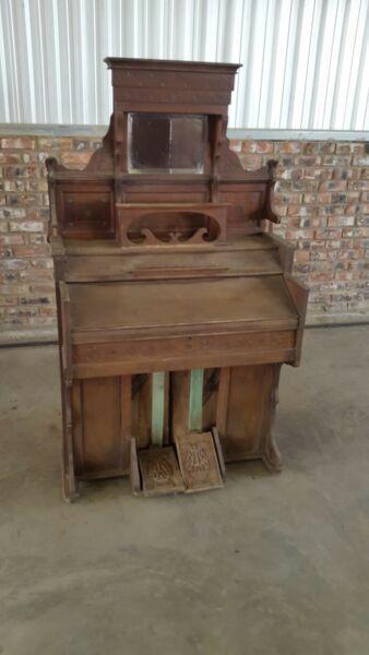 Vintage Pedal Organ 