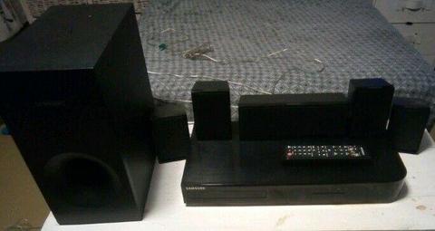 Combo TV and Blu-ray Home Theater set 