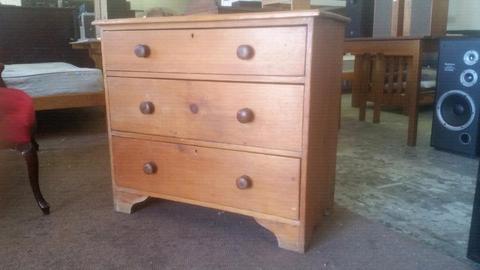 Gorgeous Antique Chest of Drawers in Rosewood (circa pre 1900) 