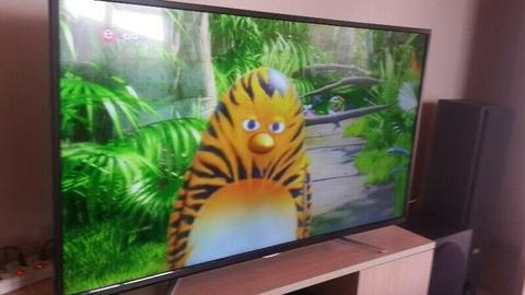 Hisense 55 inches Smart Tv 