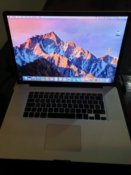 I7 Macbook Pro 17 inch 