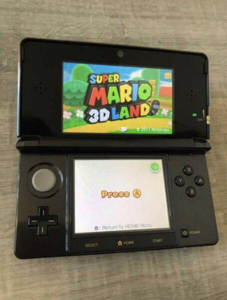 Nintendo 3DS (Zelda skinned Edition). Includes Super Mario 3D Land 