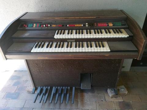 electric organ  