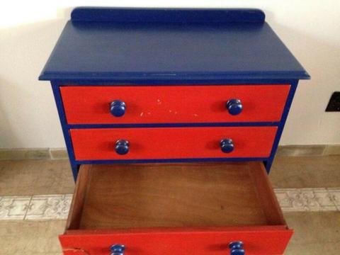 Chest of drawers solid & sturdy 