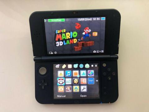 Nintendo New 3DS XL - Immaculate condition with charger and game 
