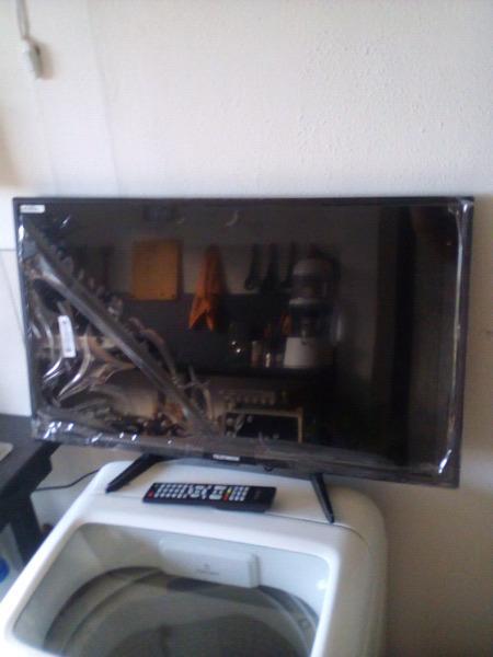 Brand new Telefunken TV with remote 32 inch 