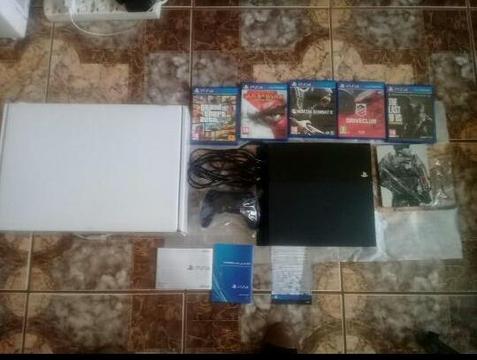 PS4 CONSOLE  