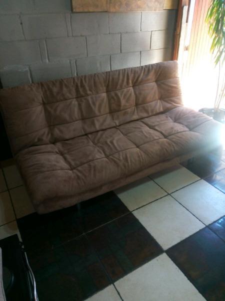 Brown sleeper couch R2000 