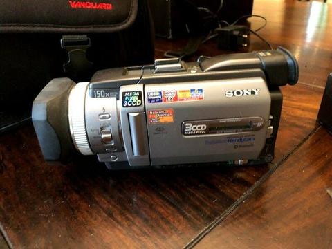 Sony DCR-TRV950 Mini DV Camcorder (3CCD) 