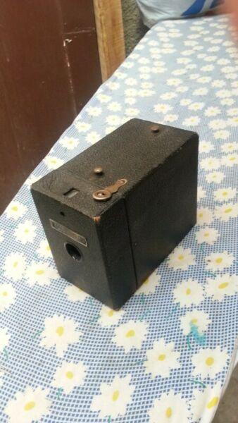 vintage handy house worcester box camera. 2 AVAILABLE R200 EACH 