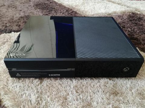 X BOX ONE - 500GB - 4 GAMES - R3300 