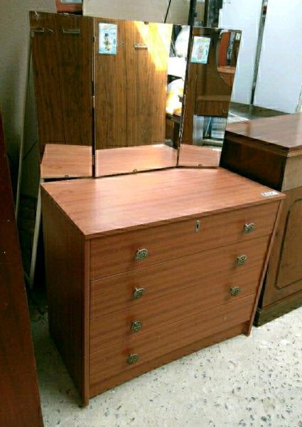 Chest of drawers with 3 mirrors 