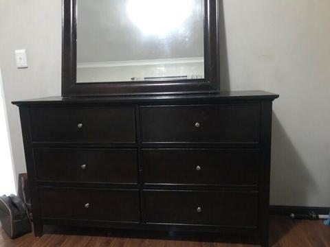 Brown chest of drawers 