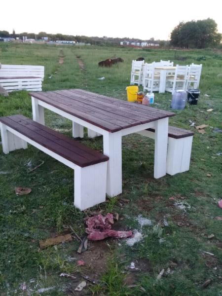 Loose benches and tables  