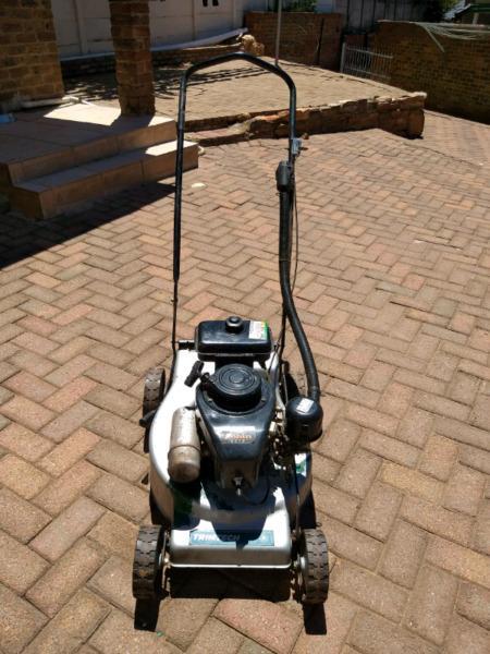 Robyn EC10 160cc Petrol Lawnmower 