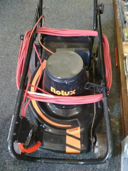 Lawnmower Rolux Magnum 2200W still in a good Condition Works 100% Delivery Can Be Arranged 