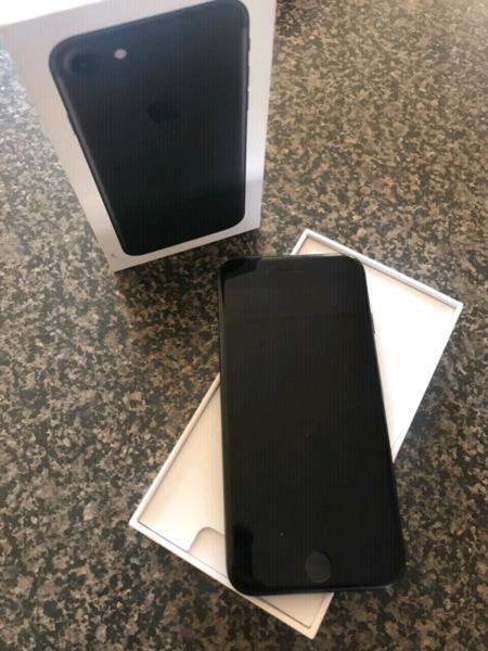 Iphone 7 With Box ( Like New ) 