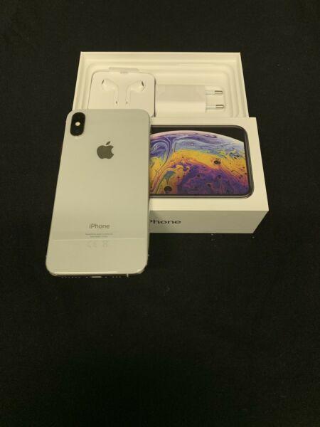 Iphone XS 64 gig - Silver - 11 month warranty - trade ins welcome (only iPhones) 0822565589 