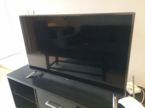 AS NEW LG SMART 47inch LED TV for sale 