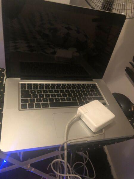 Macbok pro for sale R4300 call/WhatsApp 0634647550 