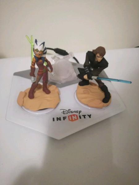 PS3 disney infinity game with 2 characters, base, starwars collection 