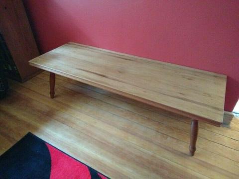 Beautiful coffee table for sale 