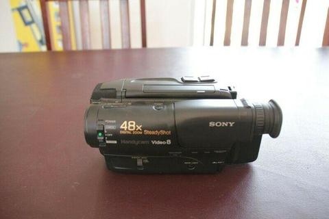 Sony Handycam Video 8 camera - model CCD-TR550E PAL. 