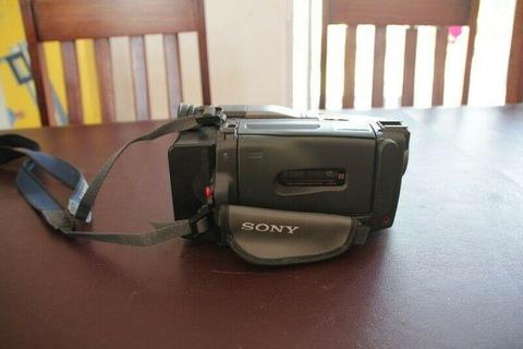 Sony Handycam Vision Video Camera - model CCD-TRV44E PAL. 